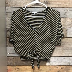 short sleeve w/ knot